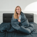 HUGGED® BAMBUS SENGETØJ - NAVY BLÅ